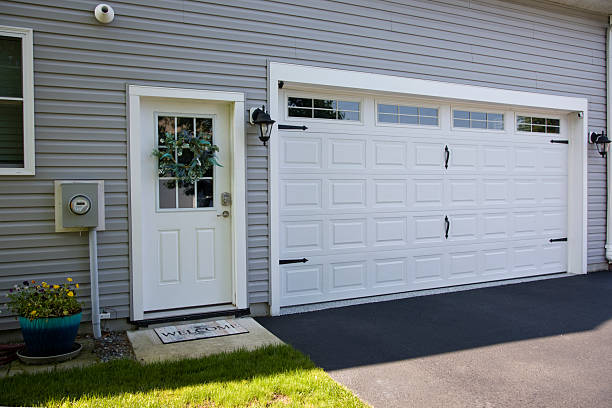 24/7 Emergency Garage Door Panel Replacement experts in Boyd, TX